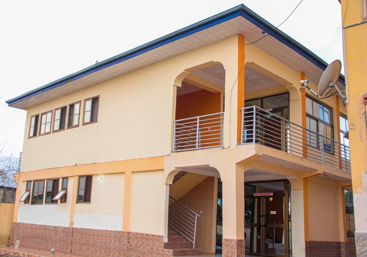 Nbangba Hotel Techiman Екстер'єр фото