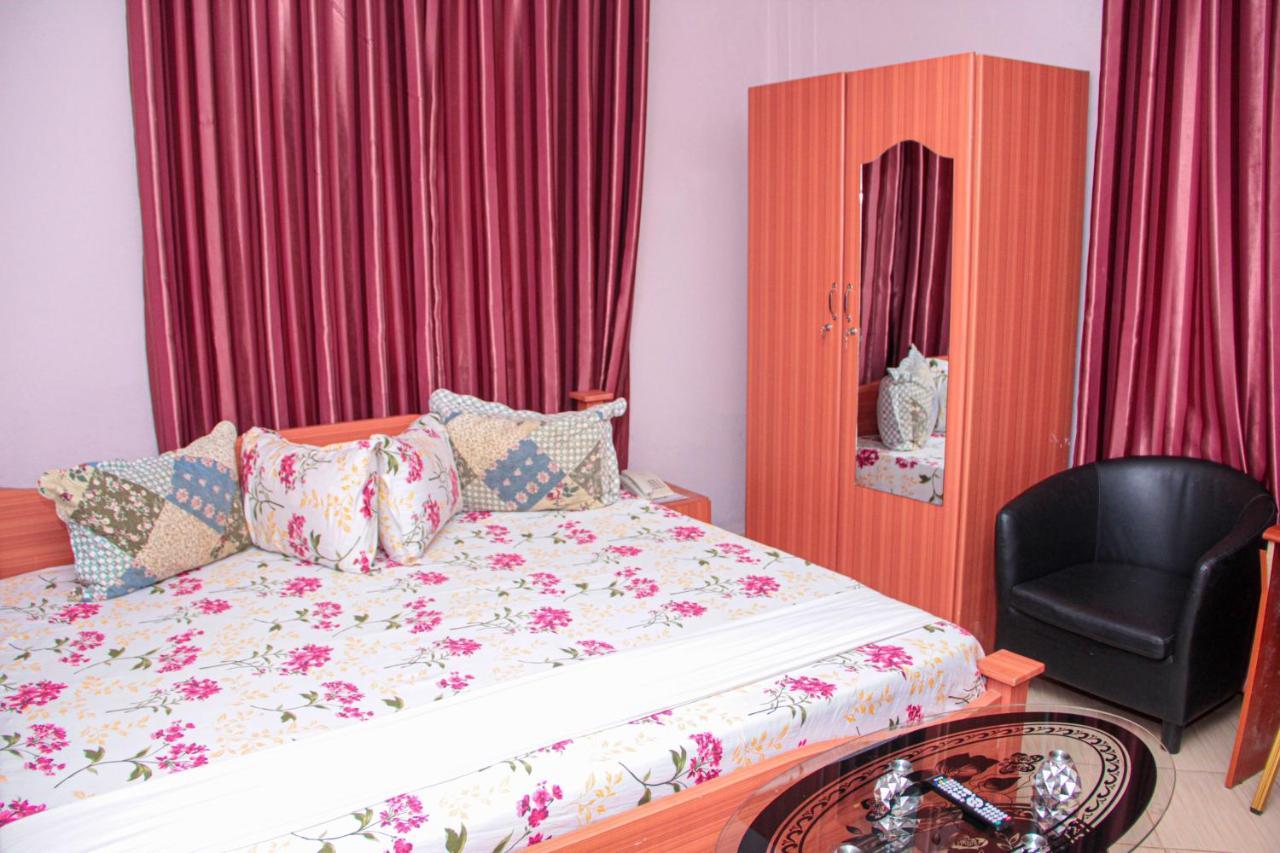 Nbangba Hotel Techiman Екстер'єр фото